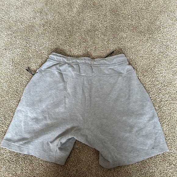 Men’s S Nike Tech Shorts Grey - Picture 3 of 3